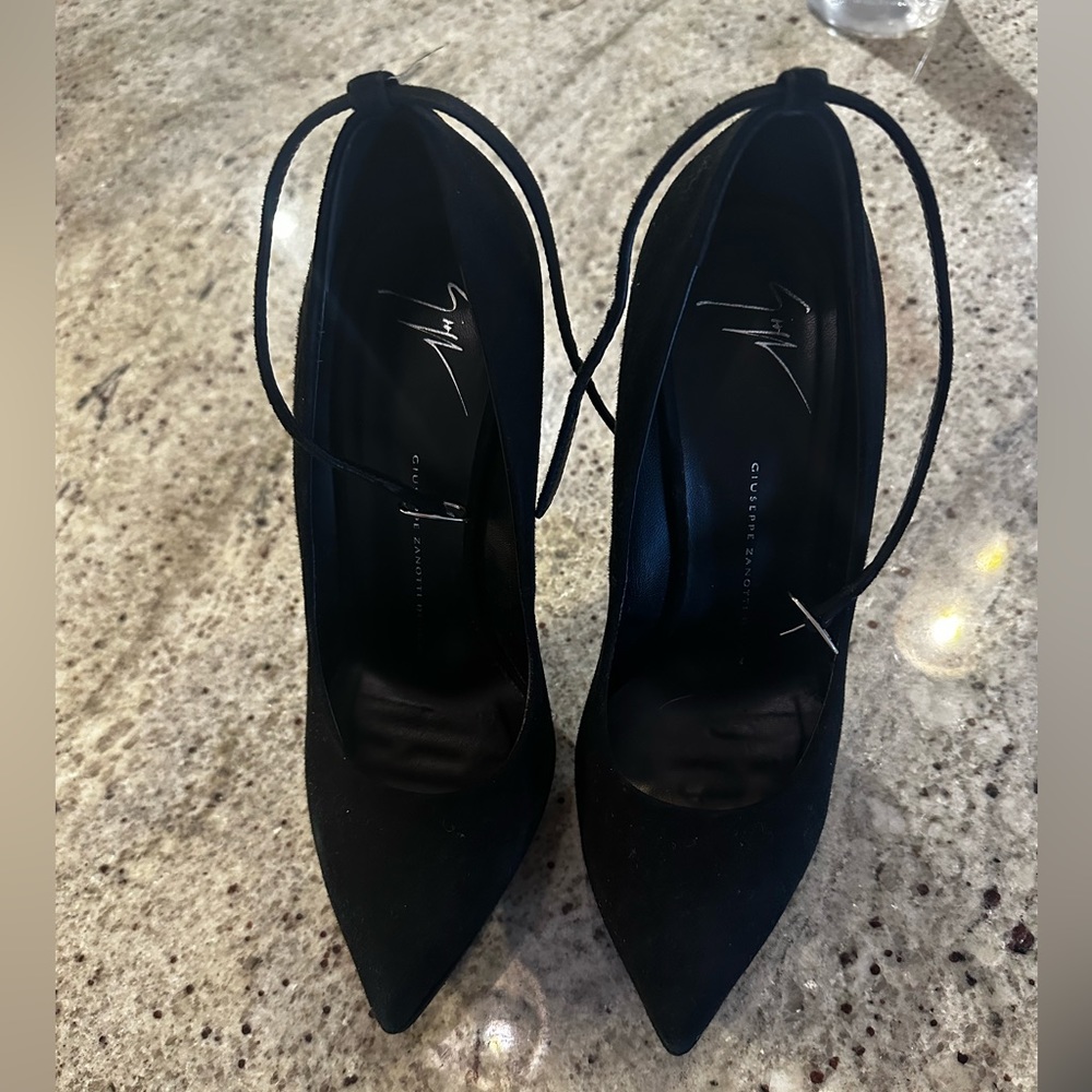 GUISEPPE ZANOTTI heels, black platform stiletto, pointed toe, ankle strap.